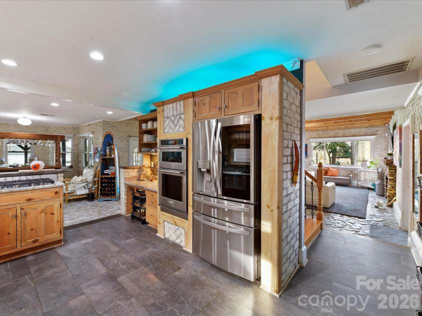 5401 Mountain Point Lane, Charlotte, NC 28216.  MLS# CAR4341424, YatesRealty ID 23753. Kitchen