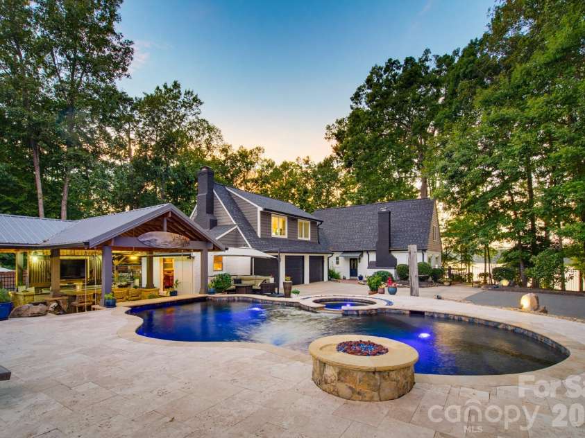 5401 Mountain Point Lane, Charlotte, NC 28216.  MLS# CAR4425572, YatesRealty ID 23753. 