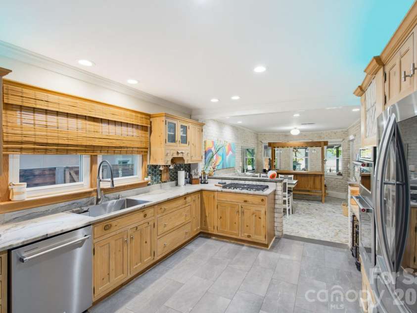 5401 Mountain Point Lane, Charlotte, NC 28216.  MLS# CAR4425572, YatesRealty ID 23753. 