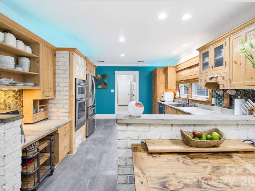 5401 Mountain Point Lane, Charlotte, NC 28216.  MLS# CAR4425572, YatesRealty ID 23753. 
