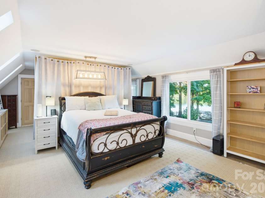 5401 Mountain Point Lane, Charlotte, NC 28216.  MLS# CAR4425572, YatesRealty ID 23753. 