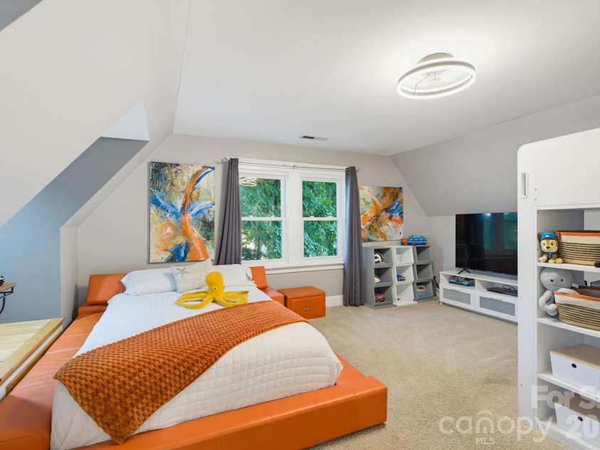 5401 Mountain Point Lane, Charlotte, NC 28216.  MLS# CAR4425572, YatesRealty ID 23753. 