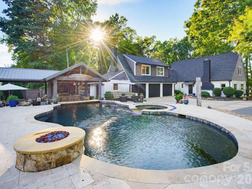 5401 Mountain Point Lane, Charlotte, NC 28216.  MLS# CAR4425572, YatesRealty ID 23753. 