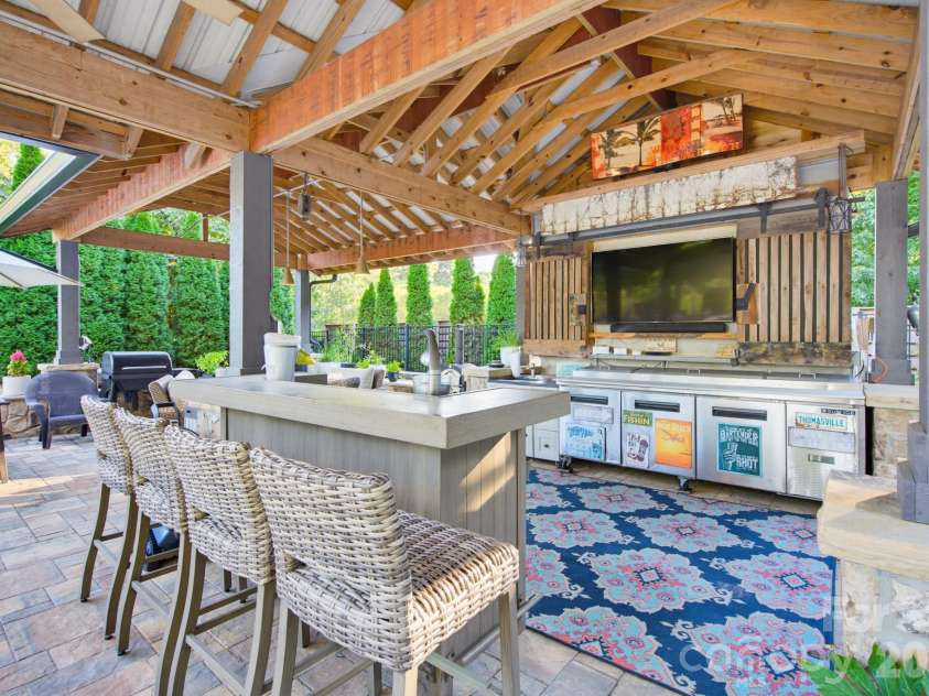5401 Mountain Point Lane, Charlotte, NC 28216.  MLS# CAR4425572, YatesRealty ID 23753. 