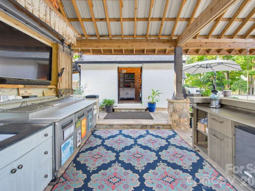 5401 Mountain Point Lane, Charlotte, NC 28216.  MLS# CAR4425572, YatesRealty ID 23753. 