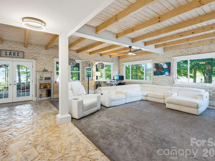 5401 Mountain Point Lane, Charlotte, NC 28216.  MLS# CAR4425572, YatesRealty ID 23753. 