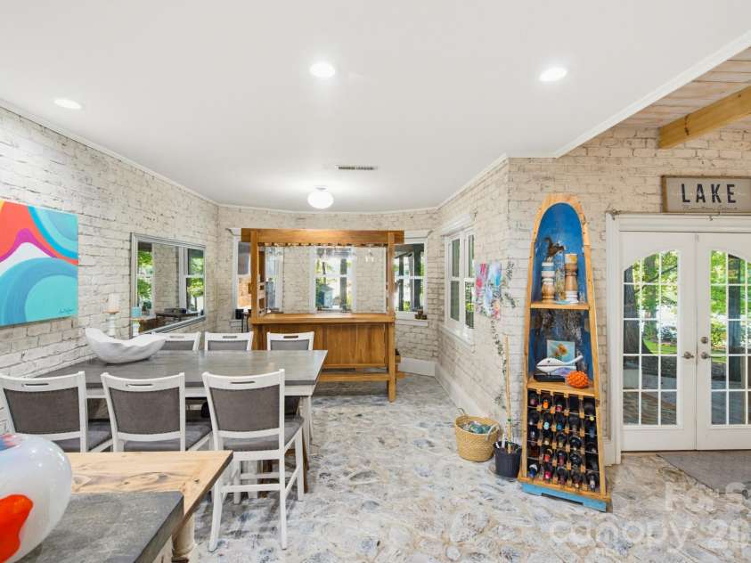 5401 Mountain Point Lane, Charlotte, NC 28216.  MLS# CAR4425572, YatesRealty ID 23753. 