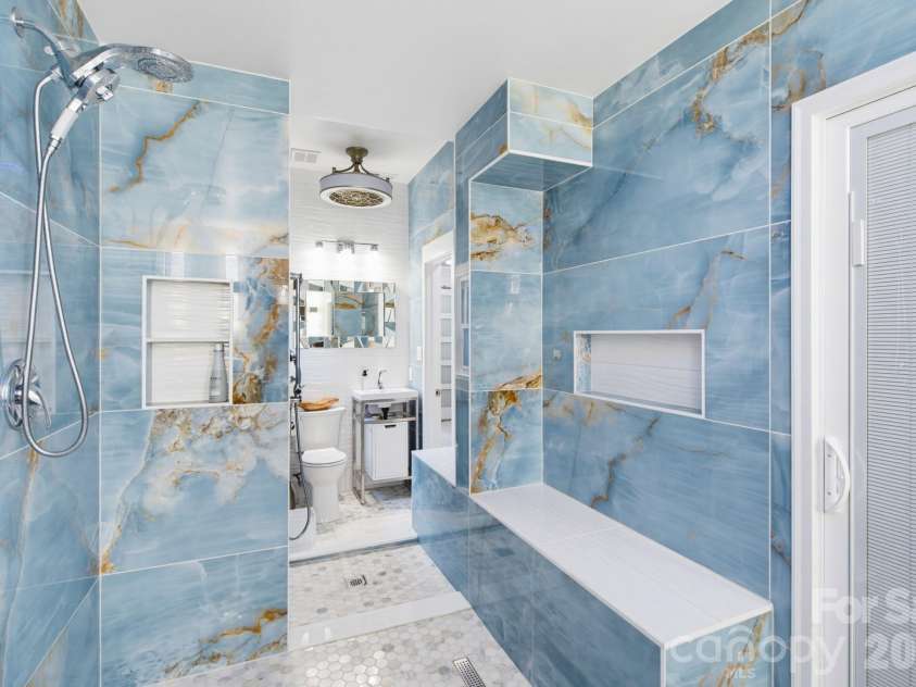 5401 Mountain Point Lane, Charlotte, NC 28216.  MLS# CAR4425572, YatesRealty ID 23753. 