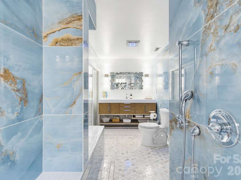 5401 Mountain Point Lane, Charlotte, NC 28216.  MLS# CAR4425572, YatesRealty ID 23753. 