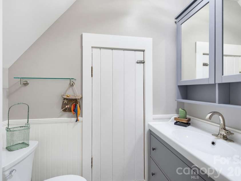 5401 Mountain Point Lane, Charlotte, NC 28216.  MLS# CAR4425572, YatesRealty ID 23753. 