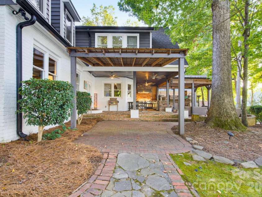 5401 Mountain Point Lane, Charlotte, NC 28216.  MLS# CAR4425572, YatesRealty ID 23753. 