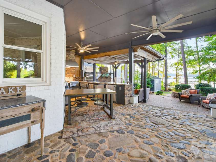5401 Mountain Point Lane, Charlotte, NC 28216.  MLS# CAR4425572, YatesRealty ID 23753. 