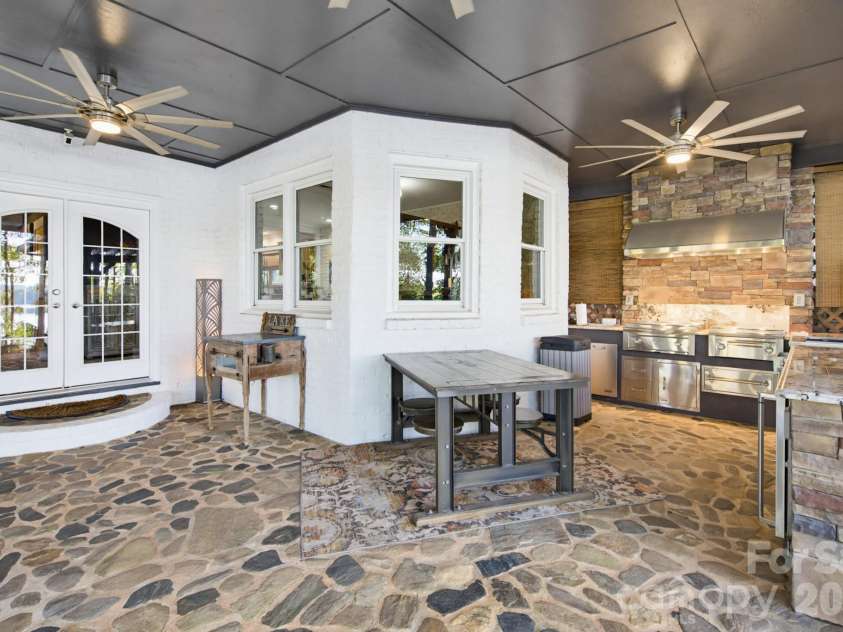 5401 Mountain Point Lane, Charlotte, NC 28216.  MLS# CAR4425572, YatesRealty ID 23753. 