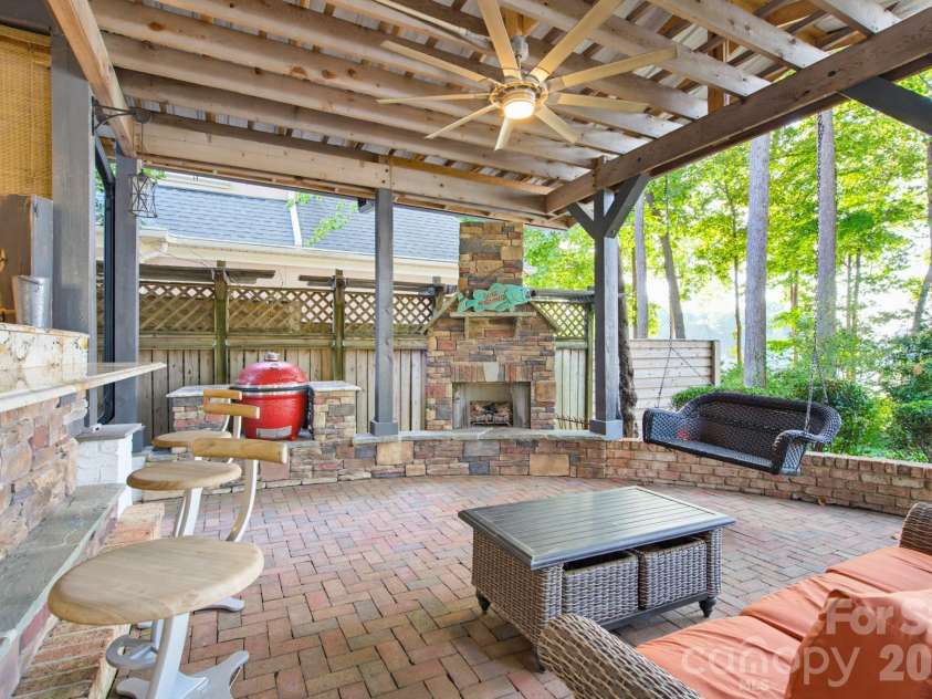 5401 Mountain Point Lane, Charlotte, NC 28216.  MLS# CAR4425572, YatesRealty ID 23753. 