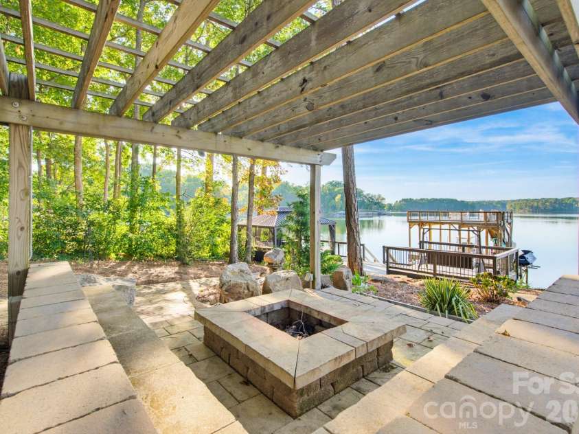 5401 Mountain Point Lane, Charlotte, NC 28216.  MLS# CAR4425572, YatesRealty ID 23753. 