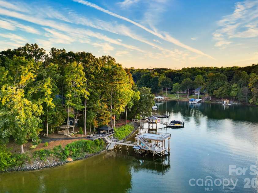 5401 Mountain Point Lane, Charlotte, NC 28216.  MLS# CAR4425572, YatesRealty ID 23753. 