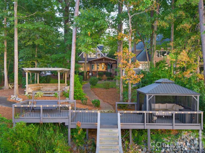 5401 Mountain Point Lane, Charlotte, NC 28216.  MLS# CAR4425572, YatesRealty ID 23753. 