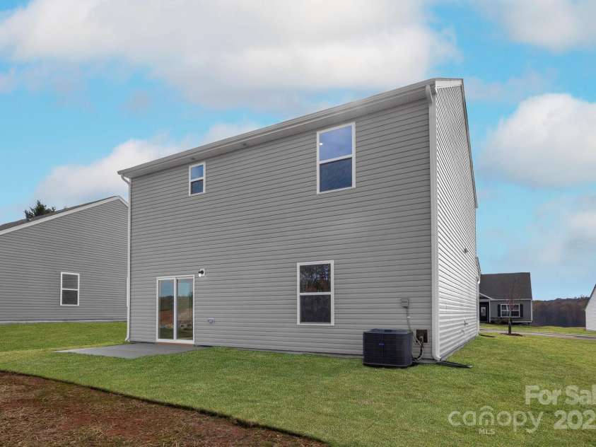 1072 Russell Drive, Winston Salem, NC 27127.  MLS# CAR4273528, YatesRealty ID 23754. 