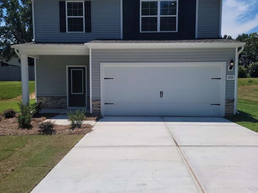 1072 Russell Drive, Winston Salem, NC 27127.  MLS# CAR4273528, YatesRealty ID 23754. Actual Photo