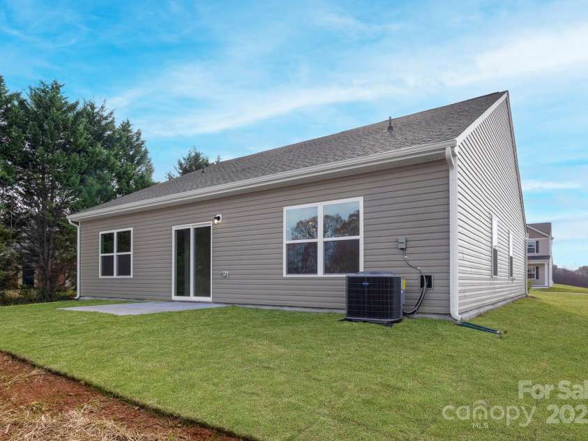 1060 Russell Drive, Winston Salem, NC 27127.  MLS# CAR4273568, YatesRealty ID 23755. 