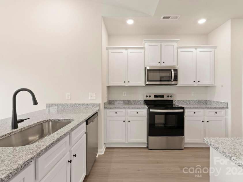 1060 Russell Drive, Winston Salem, NC 27127.  MLS# CAR4273568, YatesRealty ID 23755. 