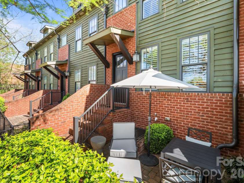 1636 Kenilworth Avenue, Charlotte, NC 28203.  MLS# CAR4368509, YatesRealty ID 23755. 