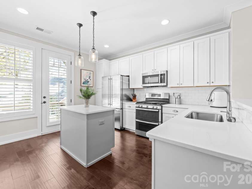 1636 Kenilworth Avenue, Charlotte, NC 28203.  MLS# CAR4368509, YatesRealty ID 23755. 