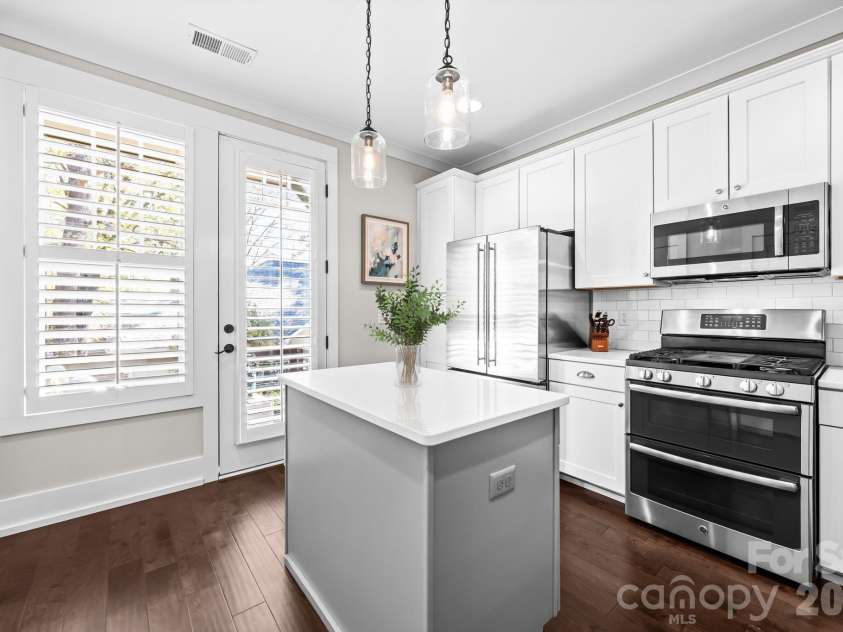 1636 Kenilworth Avenue, Charlotte, NC 28203.  MLS# CAR4368509, YatesRealty ID 23755. 