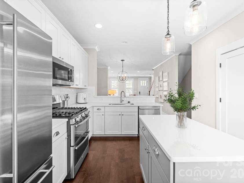 1636 Kenilworth Avenue, Charlotte, NC 28203.  MLS# CAR4368509, YatesRealty ID 23755. 