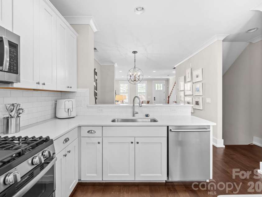 1636 Kenilworth Avenue, Charlotte, NC 28203.  MLS# CAR4368509, YatesRealty ID 23755. 