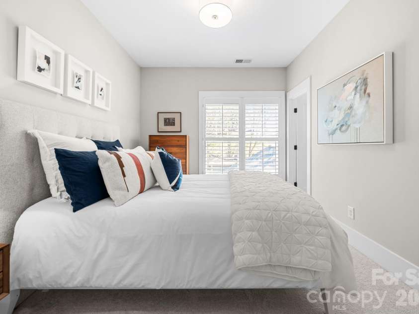1636 Kenilworth Avenue, Charlotte, NC 28203.  MLS# CAR4368509, YatesRealty ID 23755. 