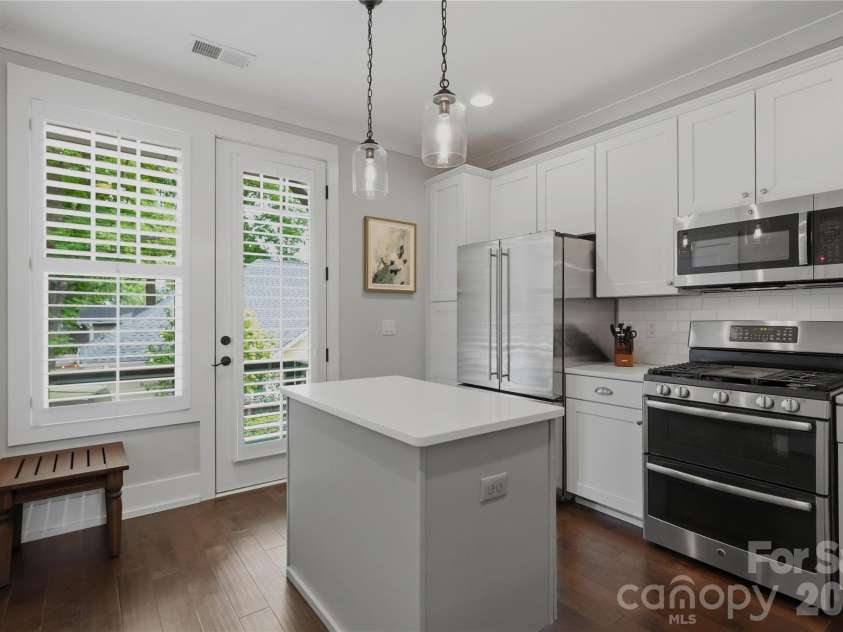 1636 Kenilworth Avenue, Charlotte, NC 28203.  MLS# CAR4391253, YatesRealty ID 23755. 