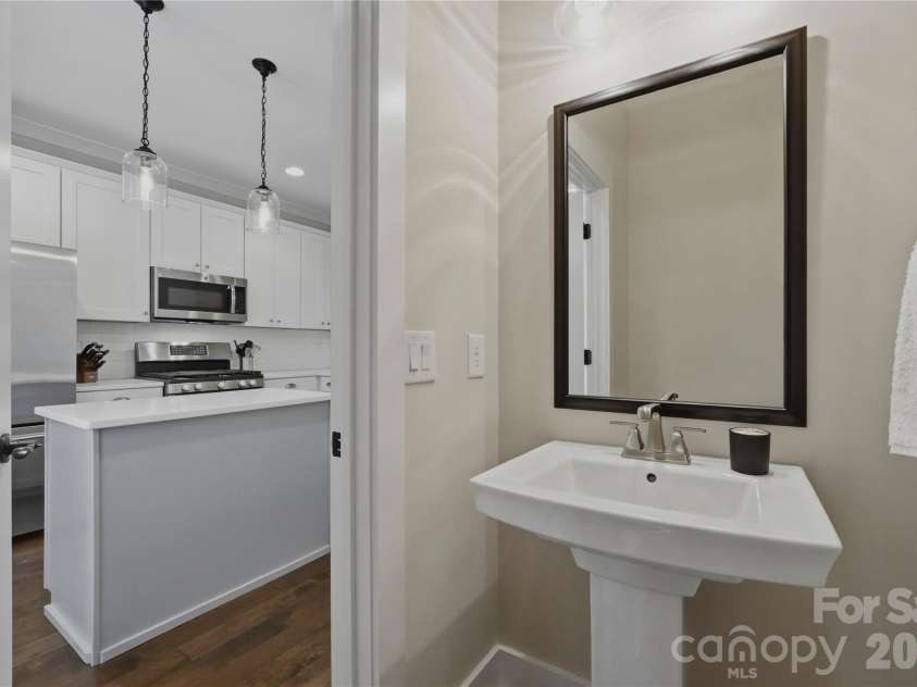 1636 Kenilworth Avenue, Charlotte, NC 28203.  MLS# CAR4391253, YatesRealty ID 23755. 
