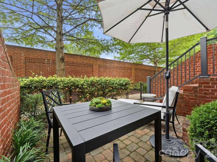 1636 Kenilworth Avenue, Charlotte, NC 28203.  MLS# CAR4391253, YatesRealty ID 23755. 