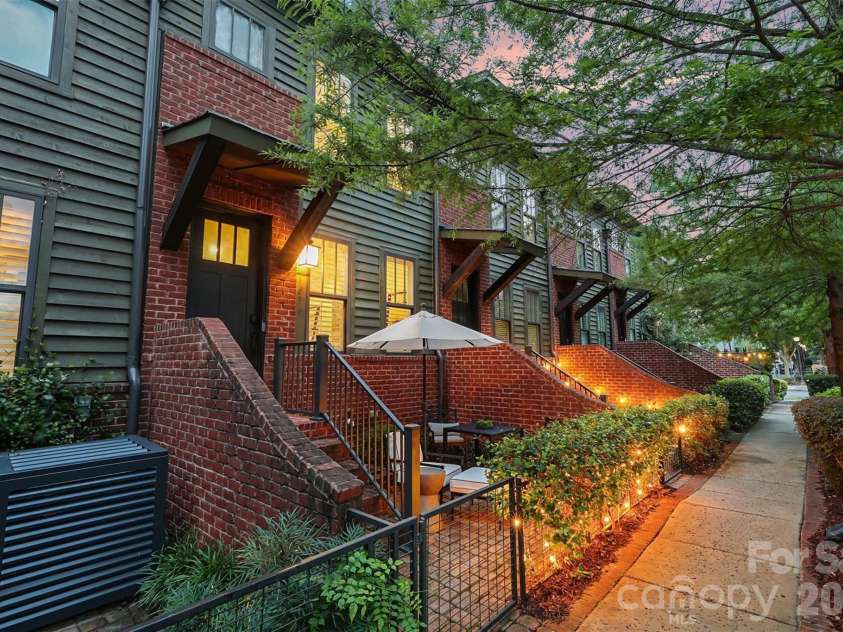 1636 Kenilworth Avenue, Charlotte, NC 28203.  MLS# CAR4391253, YatesRealty ID 23755. 