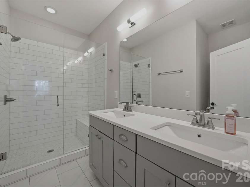 1636 Kenilworth Avenue, Charlotte, NC 28203.  MLS# CAR4391253, YatesRealty ID 23755. 