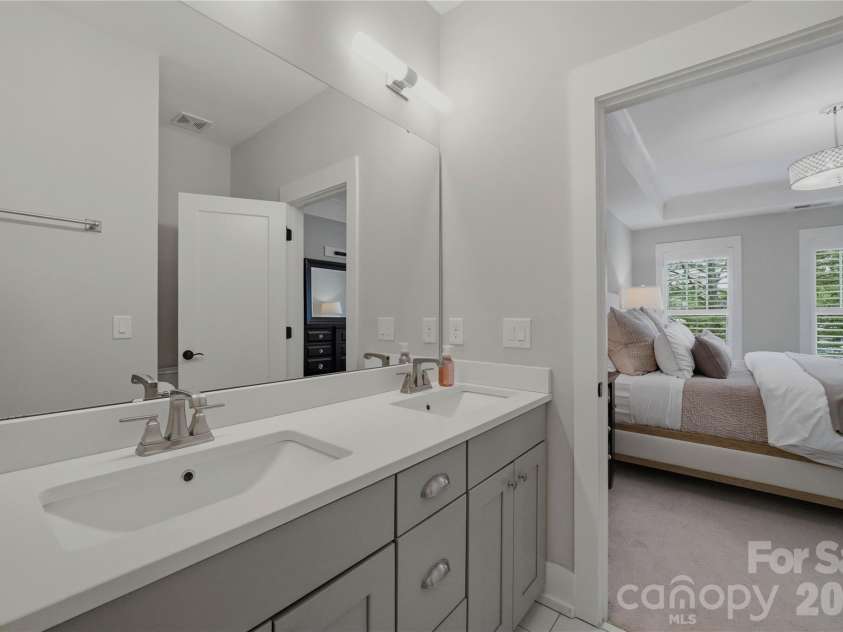 1636 Kenilworth Avenue, Charlotte, NC 28203.  MLS# CAR4391253, YatesRealty ID 23755. 