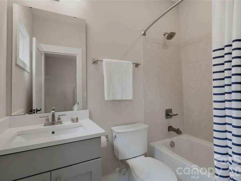 1636 Kenilworth Avenue, Charlotte, NC 28203.  MLS# CAR4391253, YatesRealty ID 23755. 