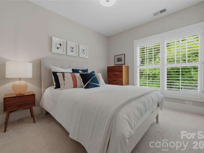 1636 Kenilworth Avenue, Charlotte, NC 28203.  MLS# CAR4391253, YatesRealty ID 23755. 