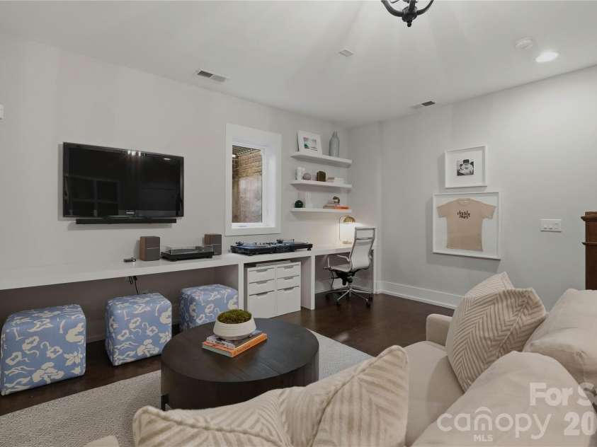 1636 Kenilworth Avenue, Charlotte, NC 28203.  MLS# CAR4391253, YatesRealty ID 23755. 