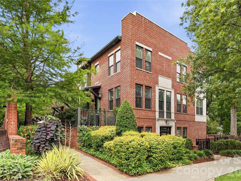 1636 Kenilworth Avenue, Charlotte, NC 28203.  MLS# CAR4391253, YatesRealty ID 23755. 