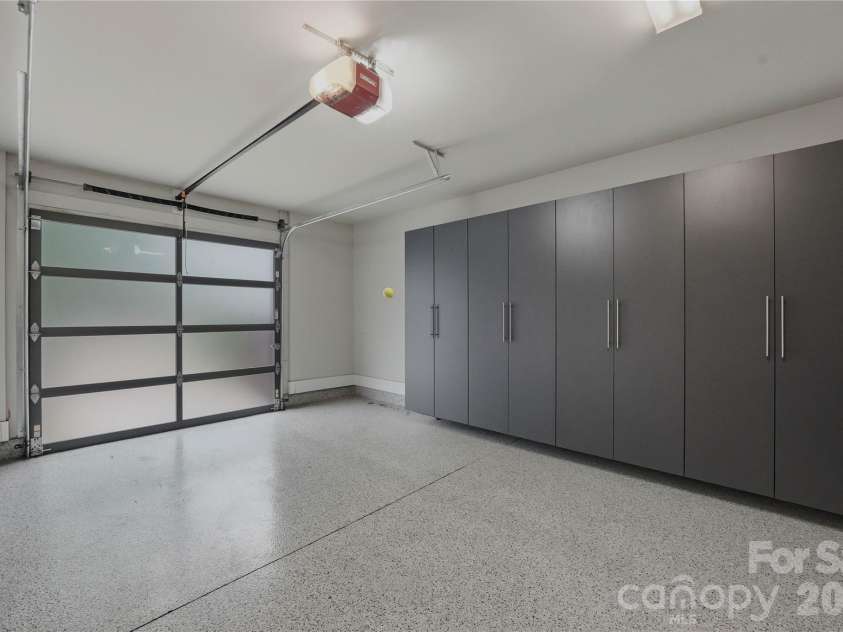 1636 Kenilworth Avenue, Charlotte, NC 28203.  MLS# CAR4391253, YatesRealty ID 23755. 