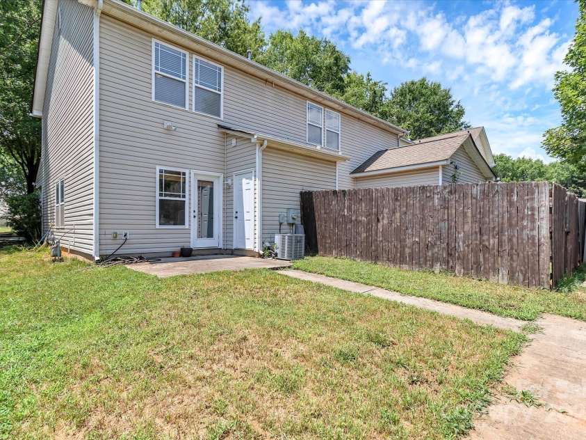12450 Stone Garden Drive, Huntersville, NC 28078.  MLS# CAR4271336, YatesRealty ID 23756. 