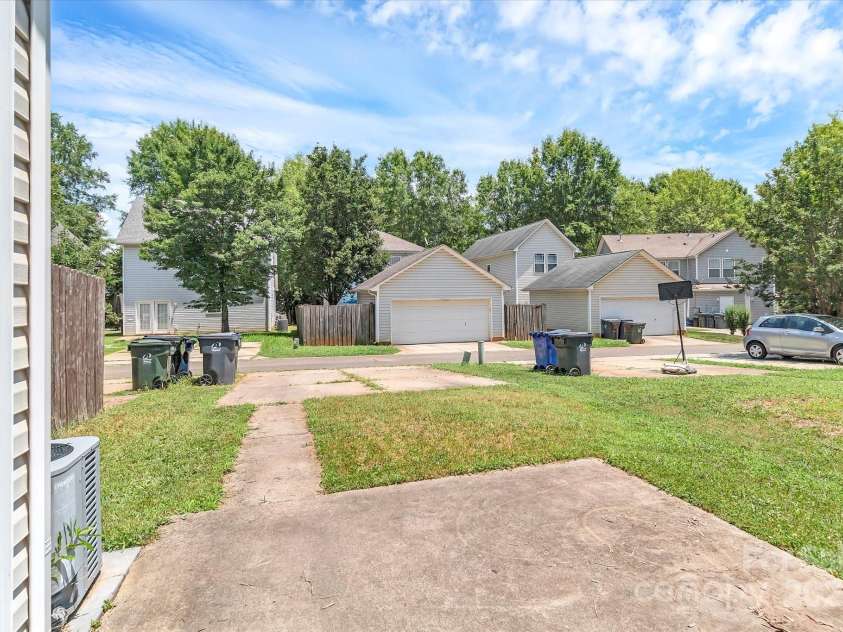 12450 Stone Garden Drive, Huntersville, NC 28078.  MLS# CAR4271336, YatesRealty ID 23756. 