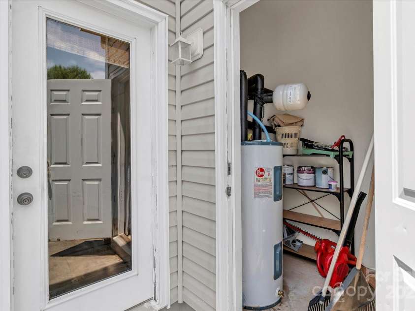 12450 Stone Garden Drive, Huntersville, NC 28078.  MLS# CAR4271336, YatesRealty ID 23756. 