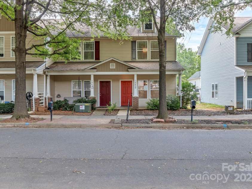 12450 Stone Garden Drive, Huntersville, NC 28078.  MLS# CAR4271336, YatesRealty ID 23756. 