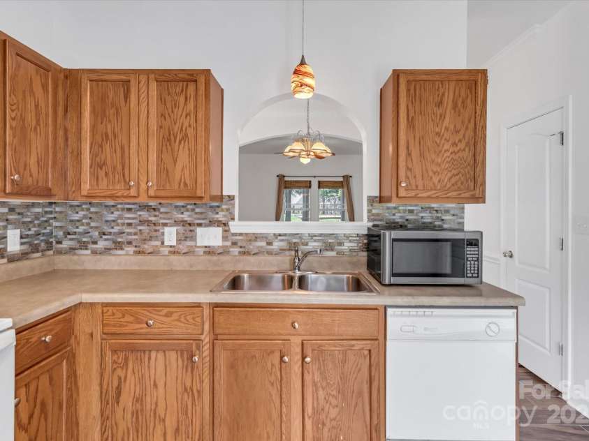 12450 Stone Garden Drive, Huntersville, NC 28078.  MLS# CAR4271336, YatesRealty ID 23756. 