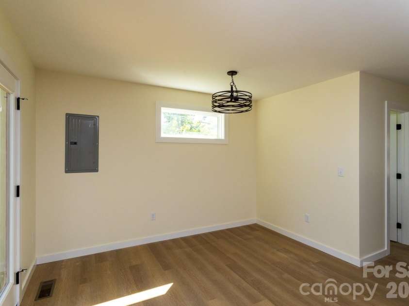 39 Terry Estates Drive, Black Mountain, NC 28711.  MLS# CAR4372396, YatesRealty ID 23756. Dining area