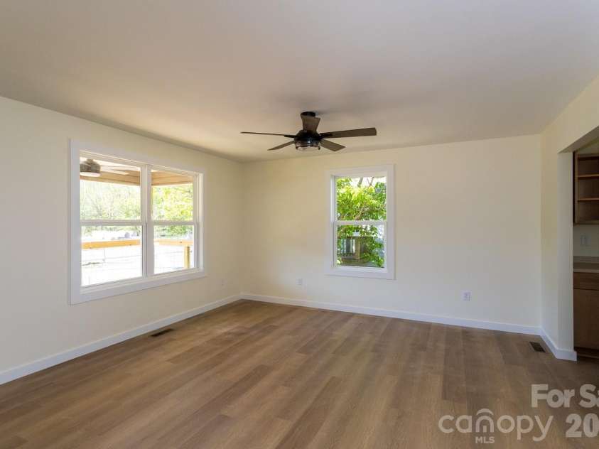 39 Terry Estates Drive, Black Mountain, NC 28711.  MLS# CAR4372396, YatesRealty ID 23756. Livingroom view