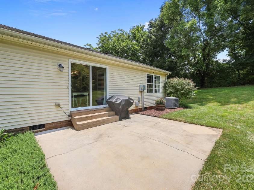 201 Ferry Street, New London, NC 28127.  MLS# CAR4275598, YatesRealty ID 23757. 